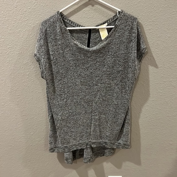 Maddi m grey tunic women’s size large. Zip up back. Very cute on! - Picture 2 of 3